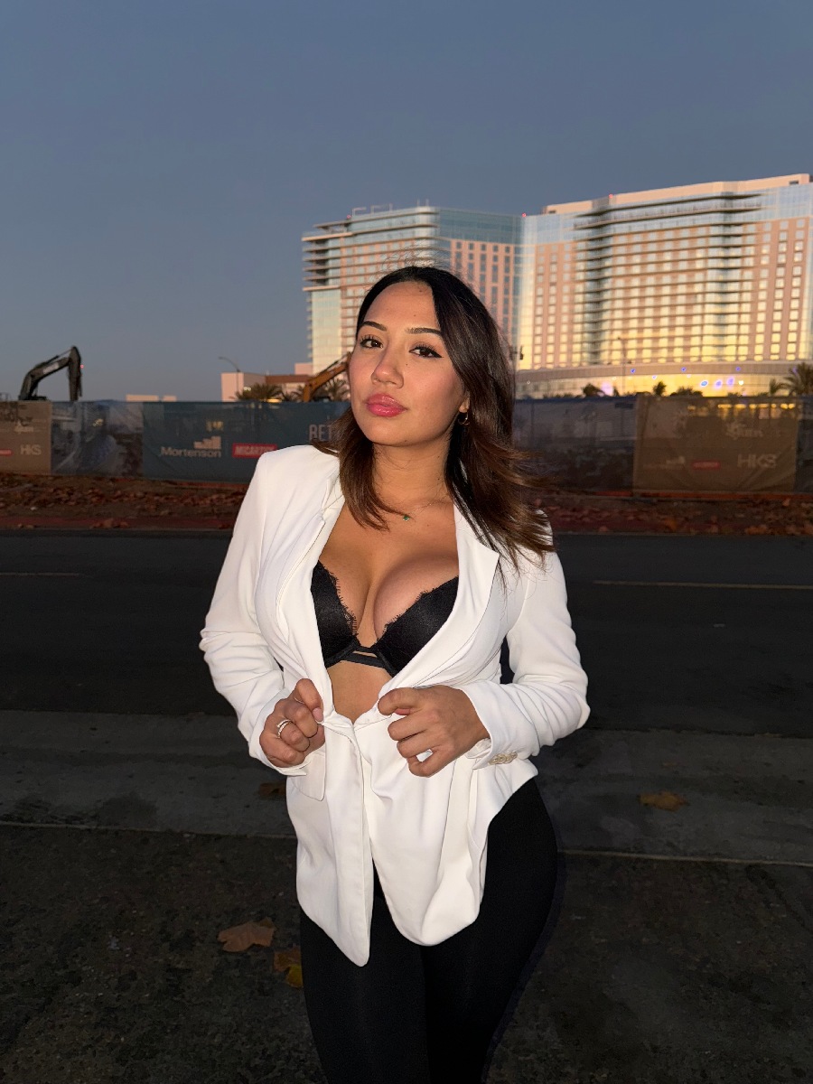 Take a pause and enjoy Ali Cruz — streaming from Nagpur