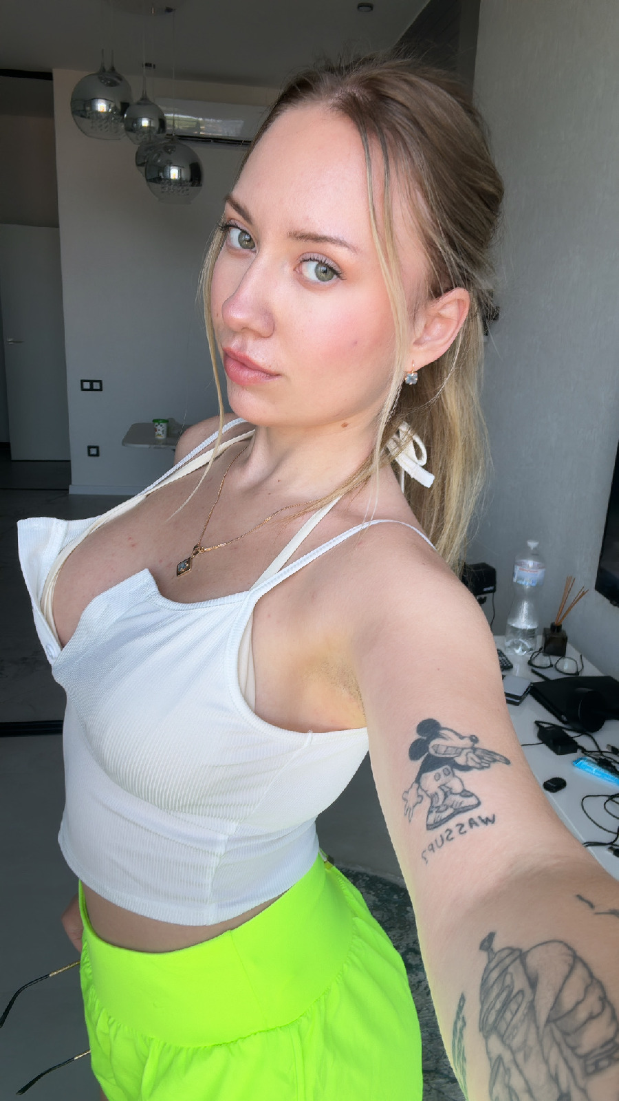 KateV in her underwear in Nagpur