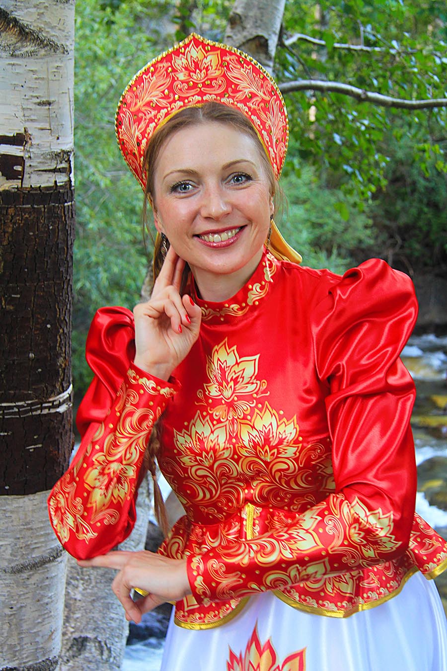 Women in Slavic costumes in Nagpur