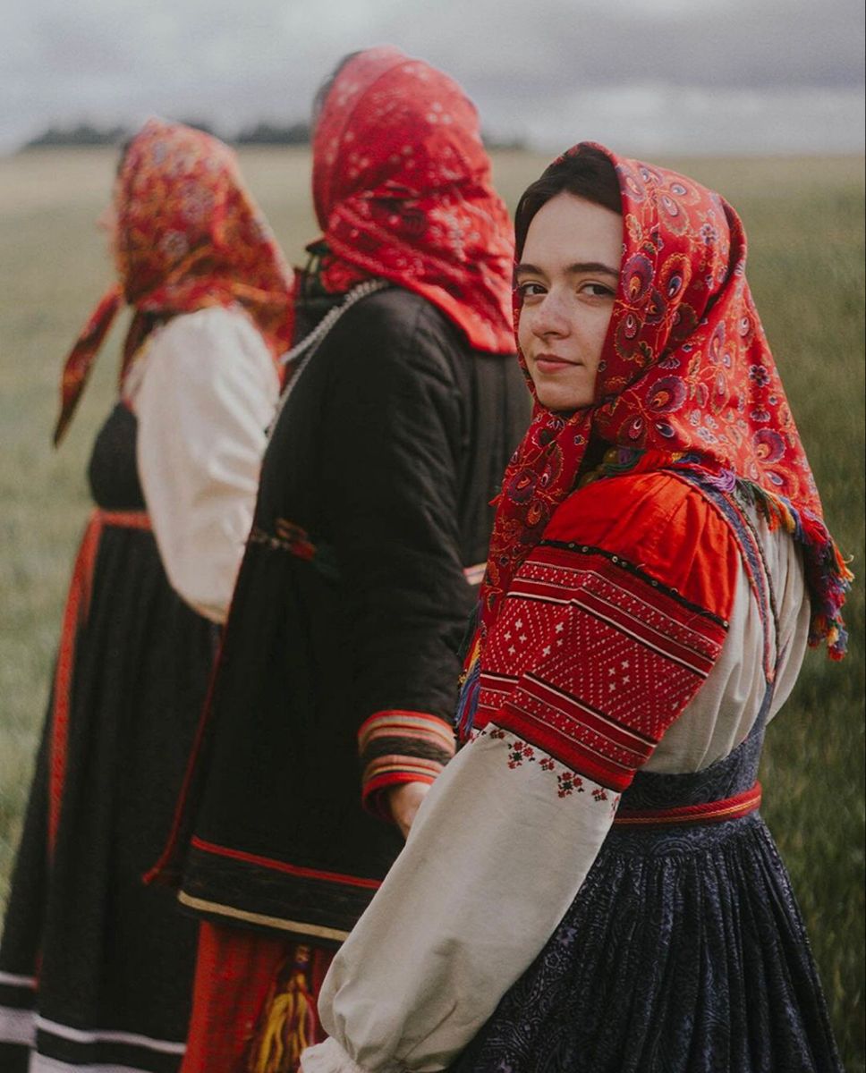 Women in Slavic costumes in Nagpur
