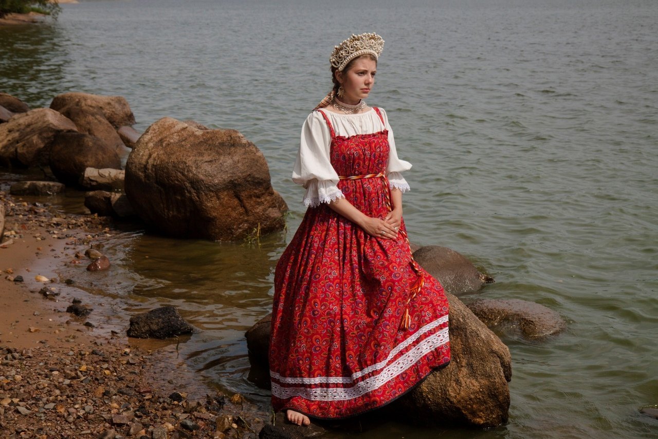 Women in Slavic costumes in Nagpur