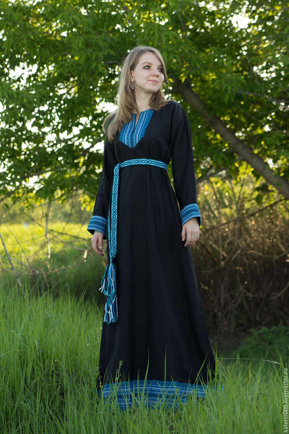 Women in Slavic costumes in Nagpur