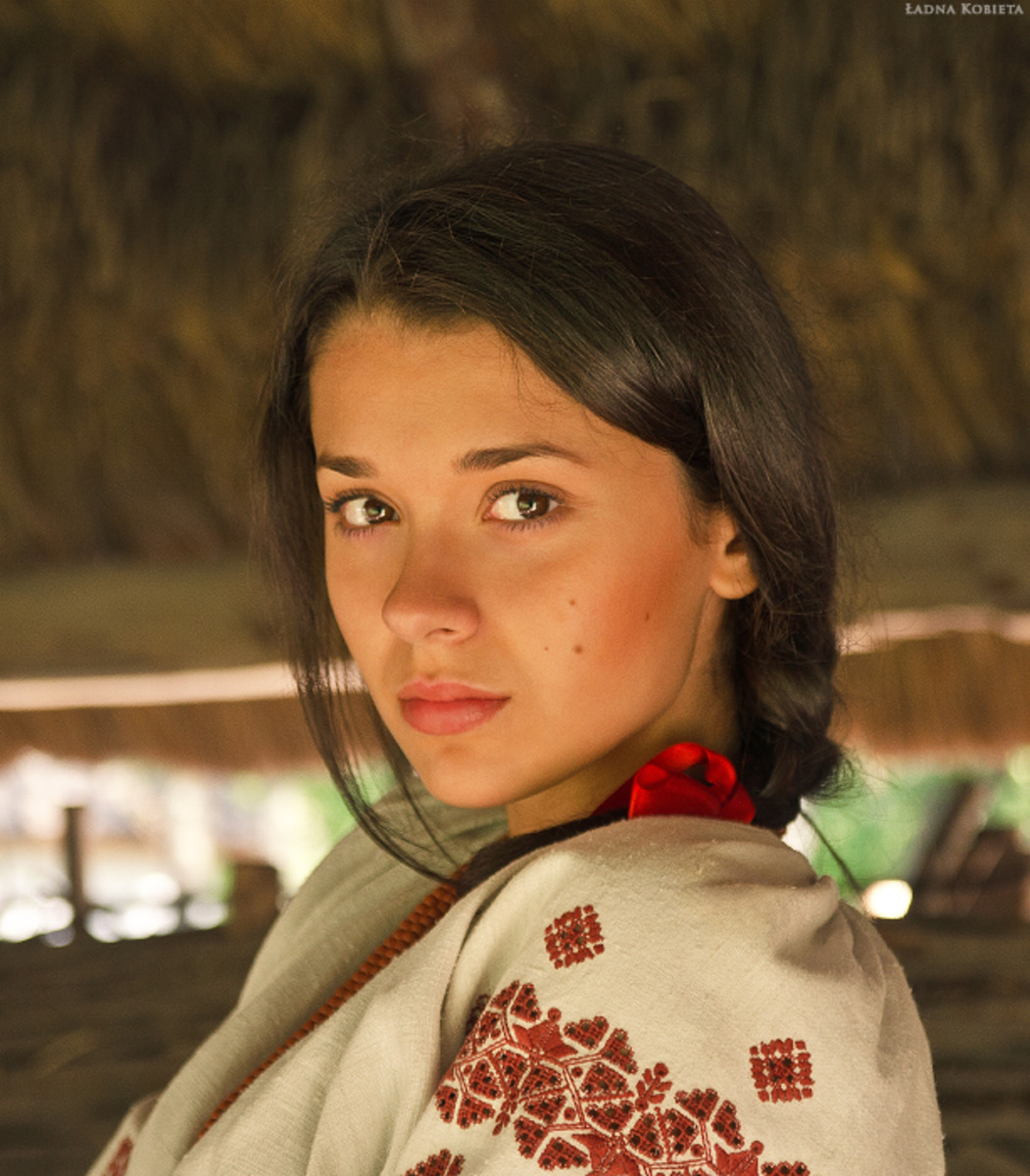 Girls in Slavic costumes in Nagpur