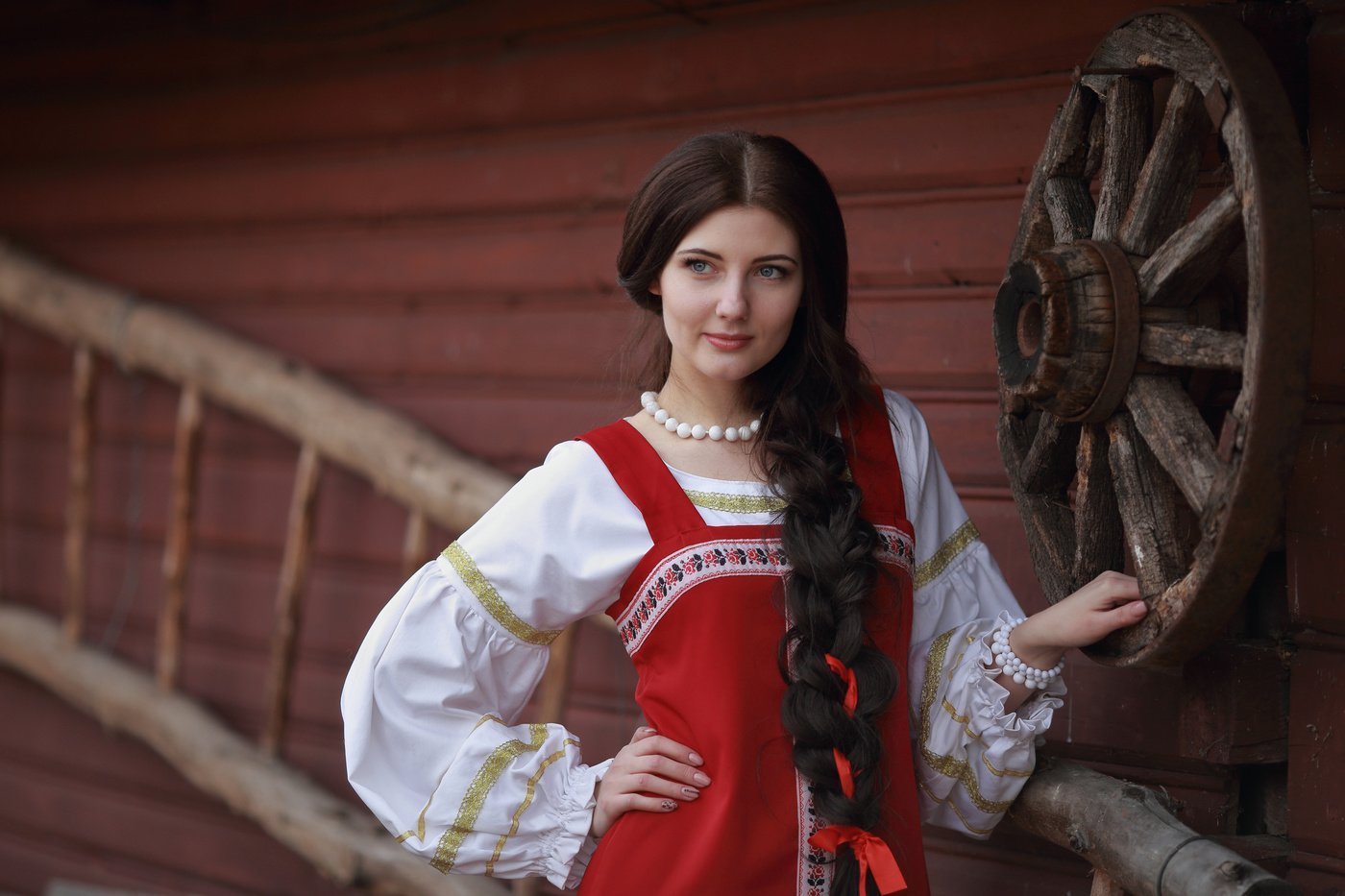 Girls in Slavic costumes in Nagpur