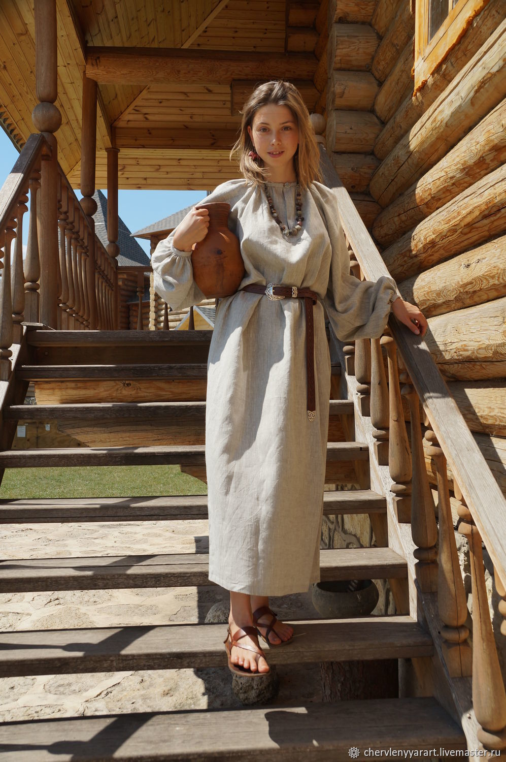 Girls in Slavic costumes in Nagpur